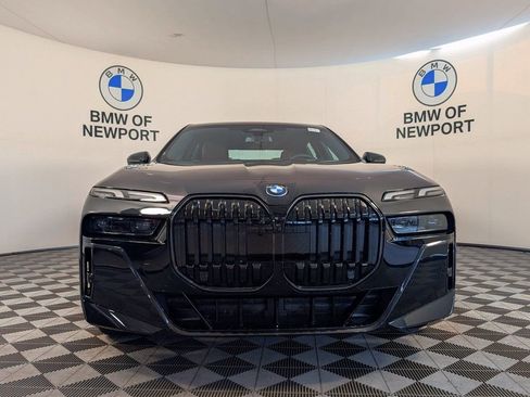 New 2026 BMW i7 xDrive60 w/ Premium Package AWD/4WD image 4