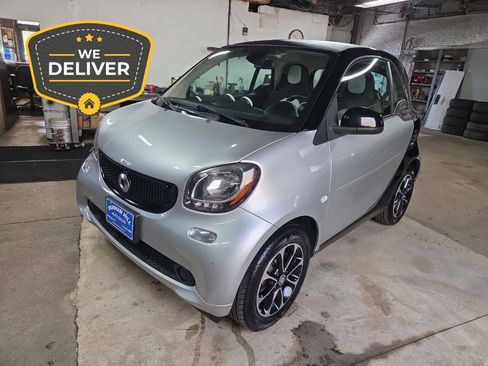 Used 2016 smart fortwo passion RWD image 16