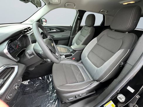 Used 2023 Chevrolet TrailBlazer LT AWD/4WD image 9