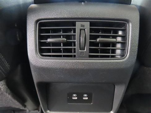 Used 2024 Nissan Rogue SV w/ SV Premium Package FWD image 31