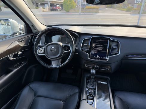 Used 2018 Volvo XC90 T6 Momentum w/ Convenience Package image 12