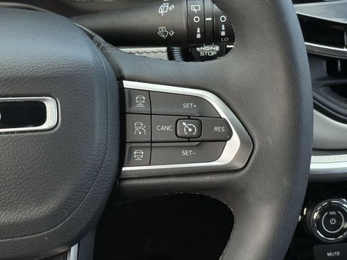 Used 2025 Jeep Compass Limited image 15