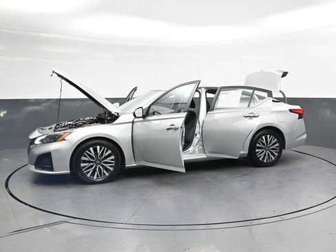 Used 2023 Nissan Altima 2.5 SV FWD image 51