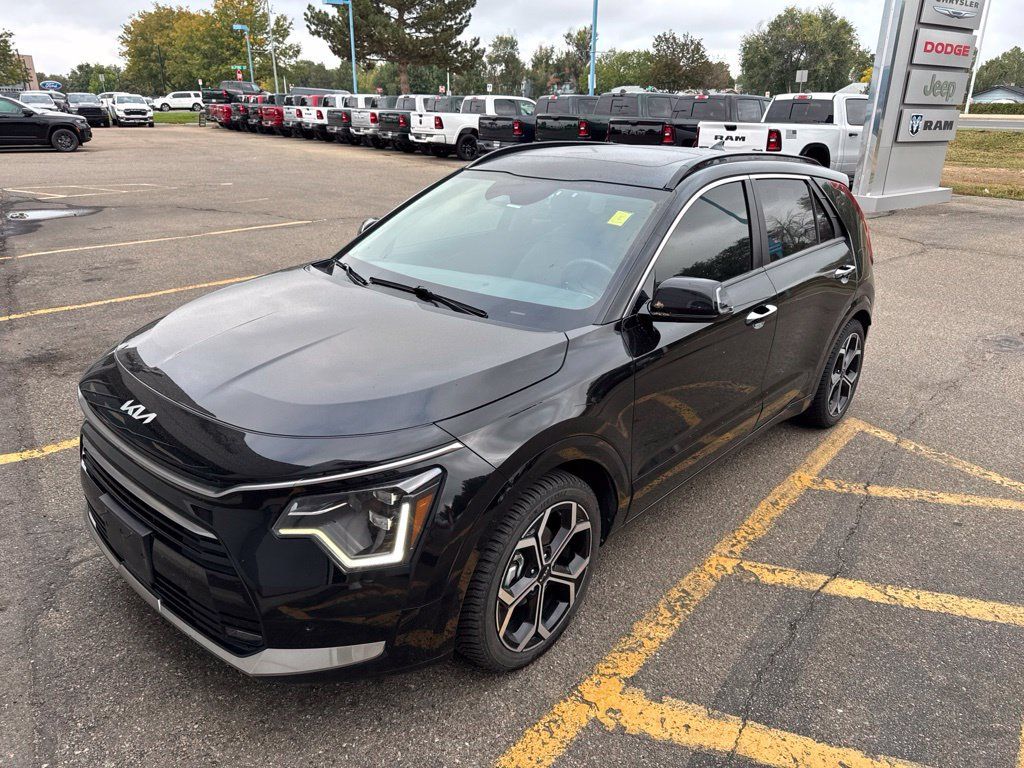 Used 2023 Kia Niro SX Touring FWD image 1
