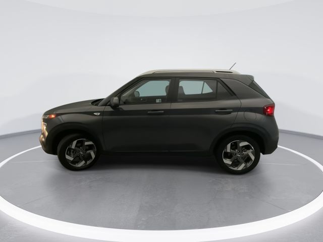 Used 2024 Hyundai Venue SEL FWD image 3