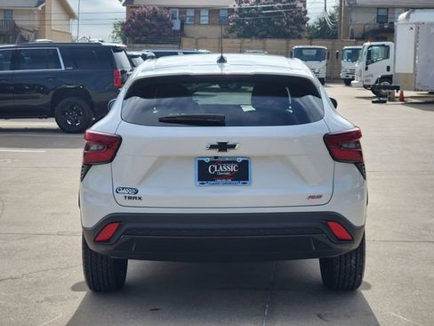 Used 2024 Chevrolet Trax RS w/ Driver Confidence Package FWD image 12