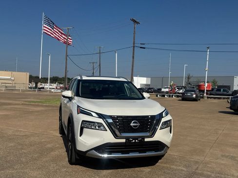 Certified 2023 Nissan Rogue Platinum w/ Platinum Premium Package AWD/4WD image 3