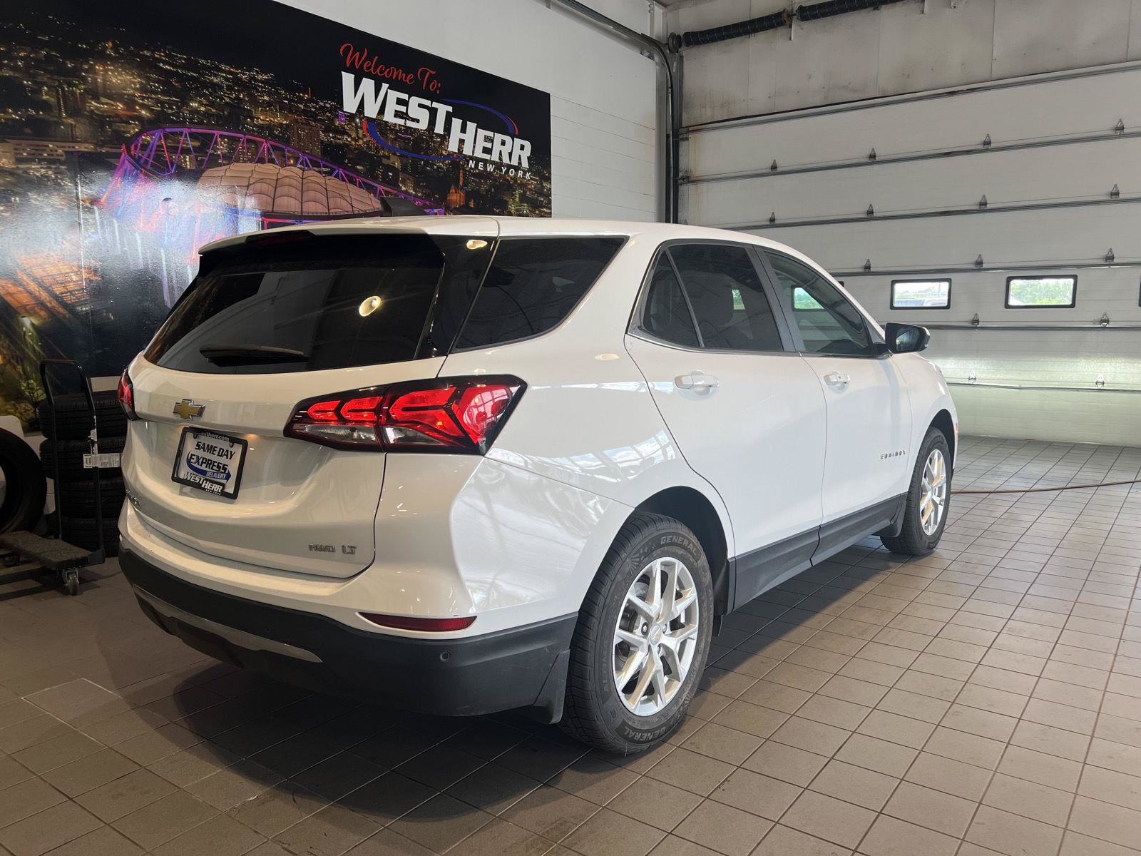 Used 2023 Chevrolet Equinox LT w/ LPO, Floor Liner Package AWD/4WD image 31