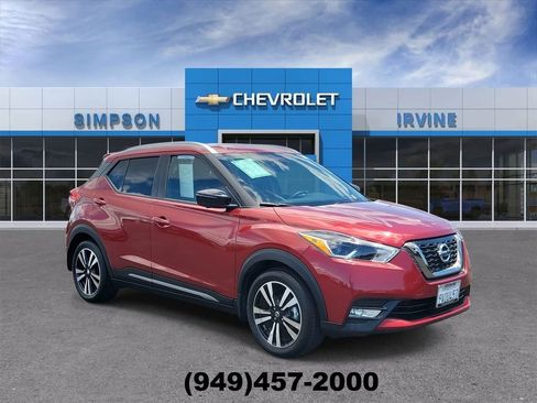 Used 2020 Nissan Kicks SR w/ SR Premium Package FWD image 2