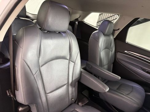 Used 2020 Buick Enclave Essence FWD image 23