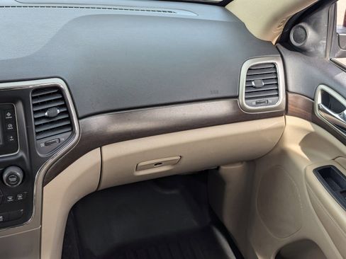 Used 2016 Jeep Grand Cherokee Laredo image 18