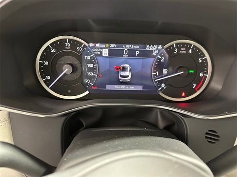 Used 2023 Jaguar F-PACE R-Dynamic S image 23