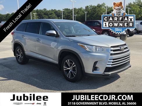 Used 2019 Toyota Highlander LE AWD/4WD image 1