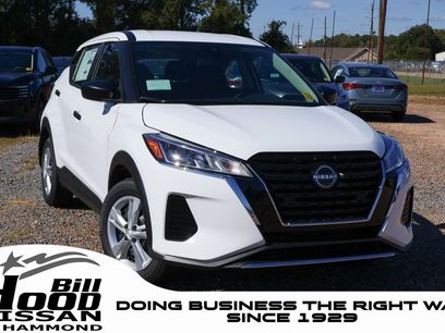 New 2025 Nissan Kicks Play S