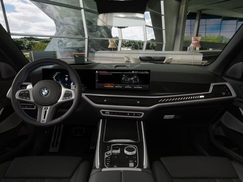 Used 2026 BMW X7 M60i image 37