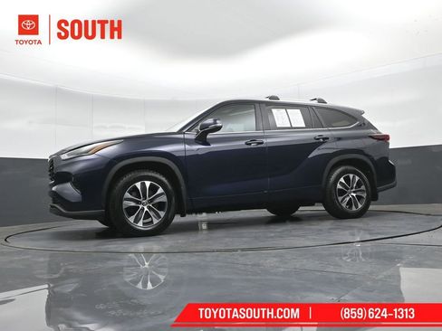 Used 2024 Toyota Highlander XLE AWD/4WD image 47