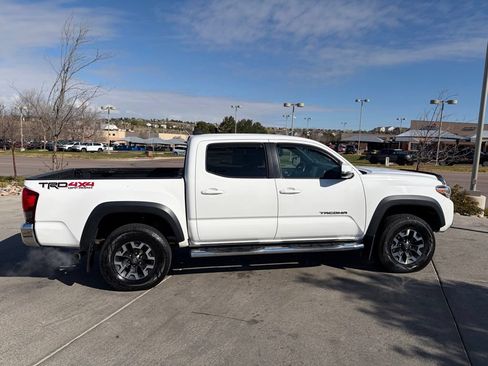 Used 2019 Toyota Tacoma TRD Off-Road AWD/4WD image 11