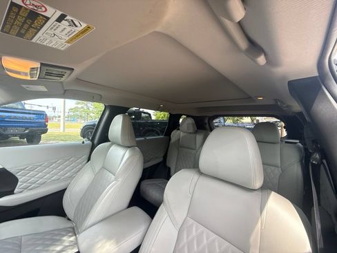 Used 2024 Mitsubishi Outlander SEL AWD/4WD image 16