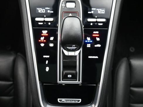 Used 2018 Porsche Panamera 4S image 18