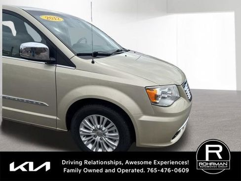 Used 2012 Chrysler Town & Country Limited w/ Luxury Group image 3