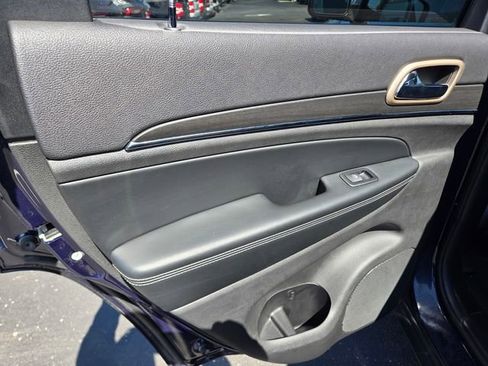 Used 2017 Jeep Grand Cherokee Limited image 40