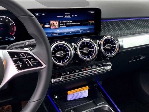 Certified 2025 Mercedes-Benz GLB 250 image 8