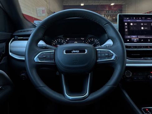 Used 2025 Jeep Compass Limited AWD/4WD image 35