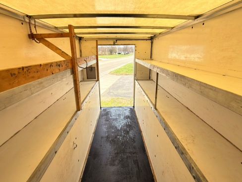 Used 2018 Chevrolet Express 3500 w/ Power Convenience Package RWD image 12