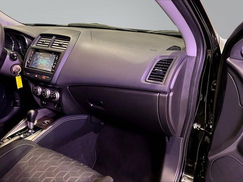 Used 2025 Mitsubishi Outlander Sport AWD image 25