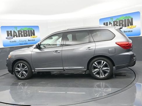 Used 2020 Nissan Pathfinder Platinum image 3