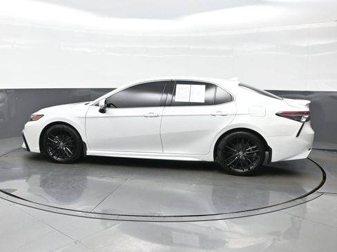 Used 2022 Toyota Camry XSE w/ Cold Weather Package FWD image 3