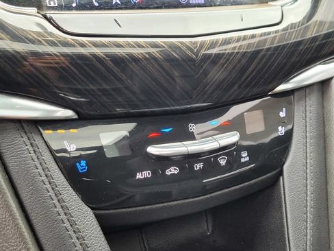 Used 2023 Cadillac XT6 Premium Luxury FWD image 21