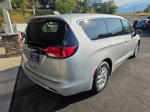 Used 2023 Chrysler Voyager LX FWD image 9