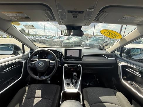 Used 2025 Toyota RAV4 XLE AWD/4WD image 24