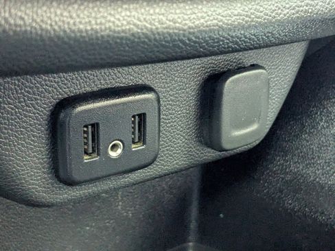 Used 2023 Chevrolet Traverse LT image 24