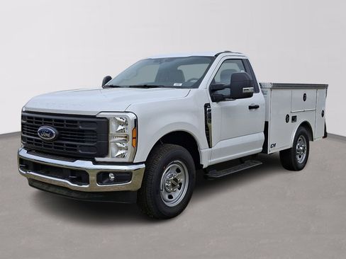 New 2026 Ford F350 XL w/ XL Chrome Package RWD image 3