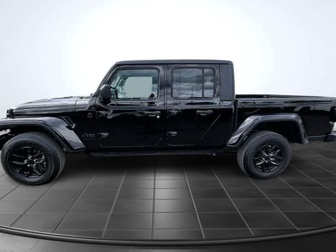 Used 2021 Jeep Gladiator Sport image 3