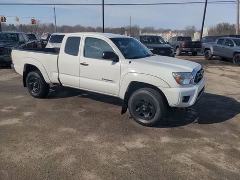 Used 2013 Toyota Tacoma 4x4 Access Cab V6 w/ SR5 Pkg image 7