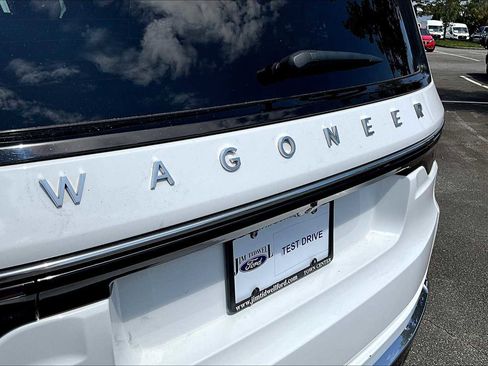 Used 2024 Jeep Wagoneer 4WD w/ Premium Group I image 28