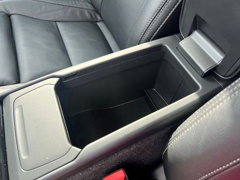 Used 2023 Volvo XC40 B5 Ultimate image 25