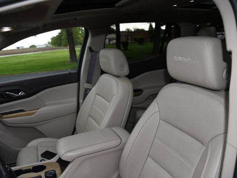 Used 2019 GMC Acadia Denali w/ Technology Package AWD/4WD image 13