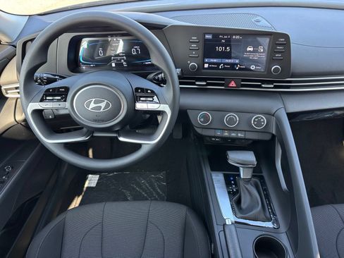 New 2026 Hyundai Elantra SE FWD image 15