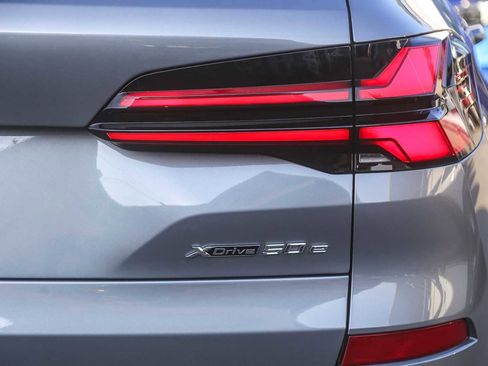 Used 2025 BMW X5 xDrive50e w/ Executive Package image 7