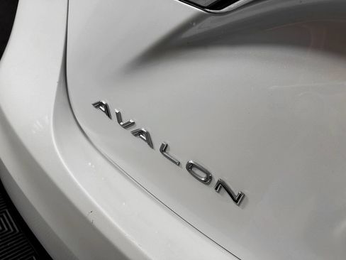 Used 2016 Toyota Avalon Limited FWD image 12