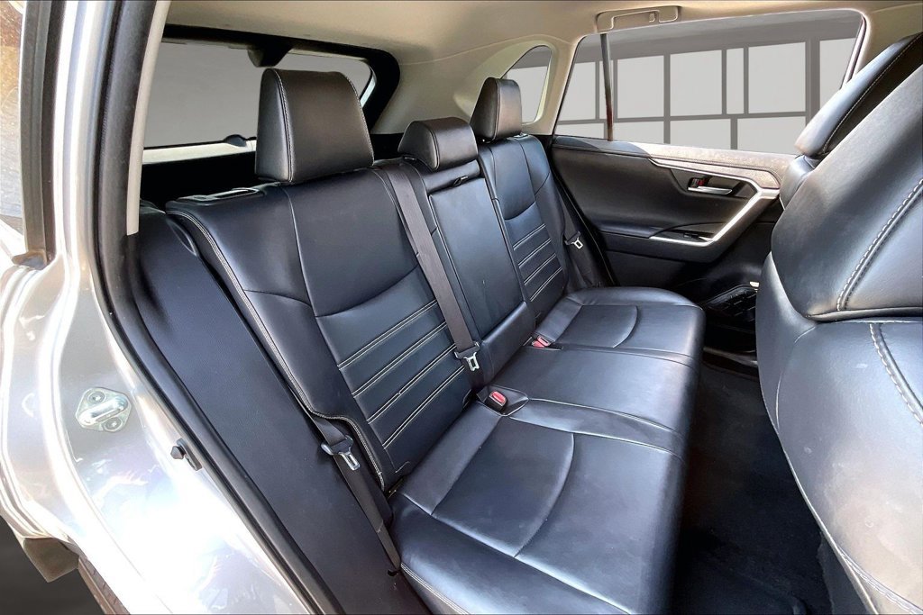 Used 2020 Toyota RAV4 Limited FWD image 25