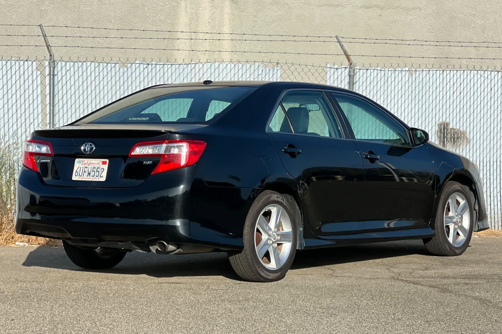 Used 2012 Toyota Camry SE FWD image 3