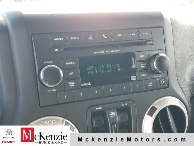 Used 2017 Jeep Wrangler Unlimited Sahara w/ Connectivity Group AWD/4WD image 15