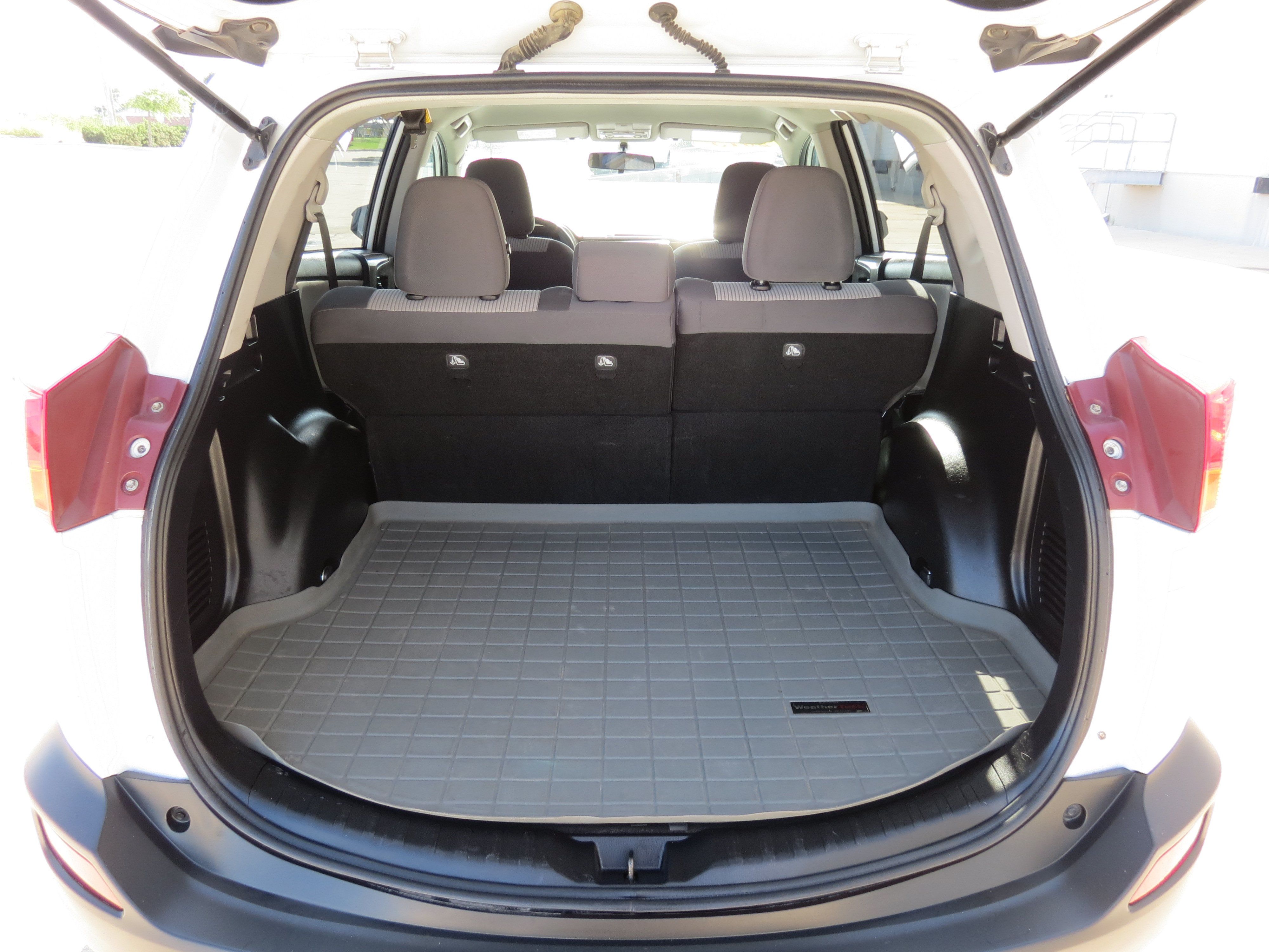 Used 2015 Toyota RAV4 LE FWD image 26