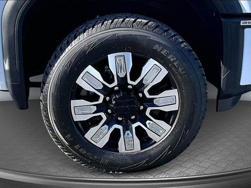 Used 2025 GMC Sierra 3500 Denali w/ Denali Reserve Package image 33