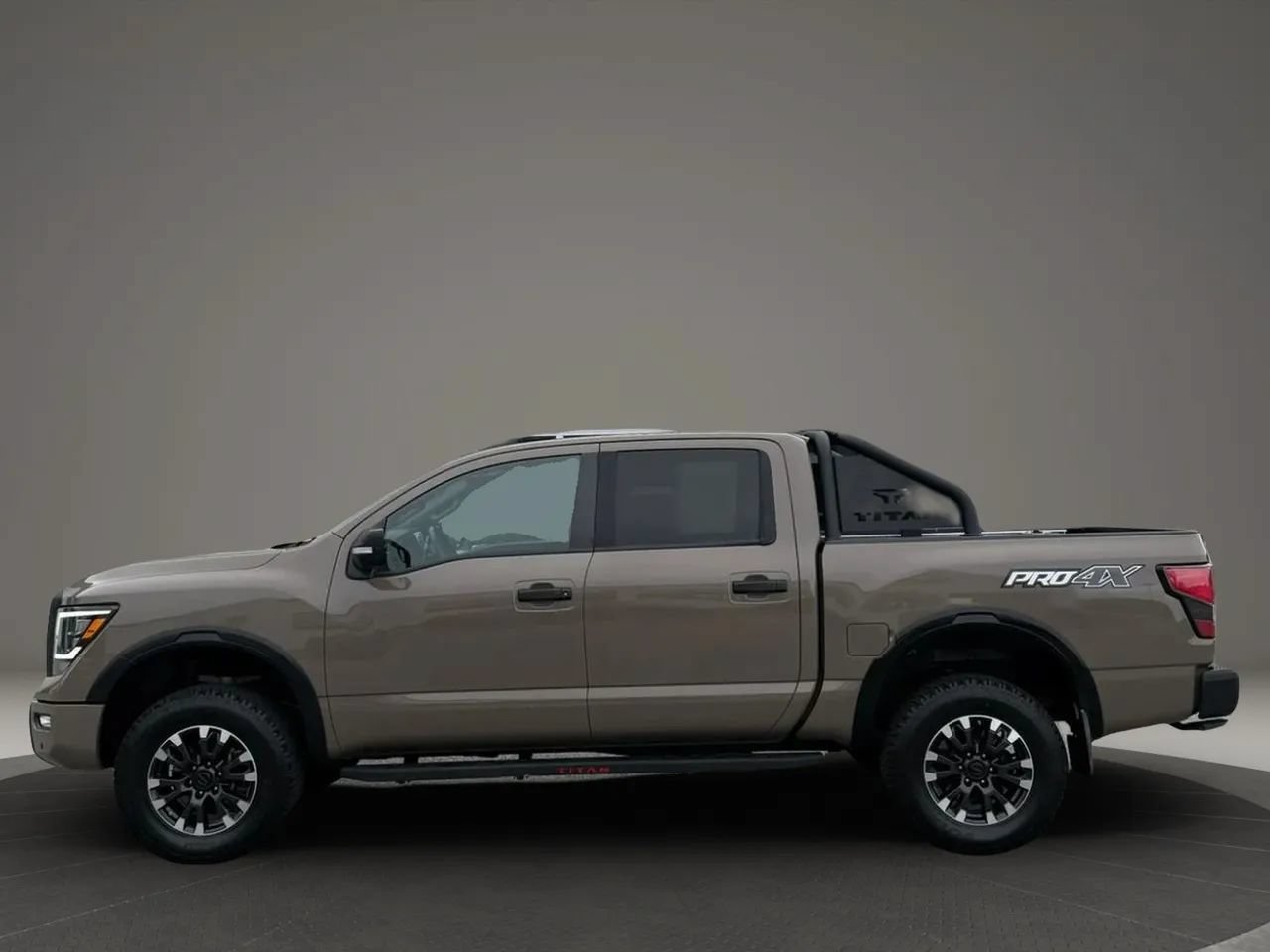 Used 2021 Nissan Titan PRO-4X w/ Pro-4x Convenience Package AWD/4WD image 2